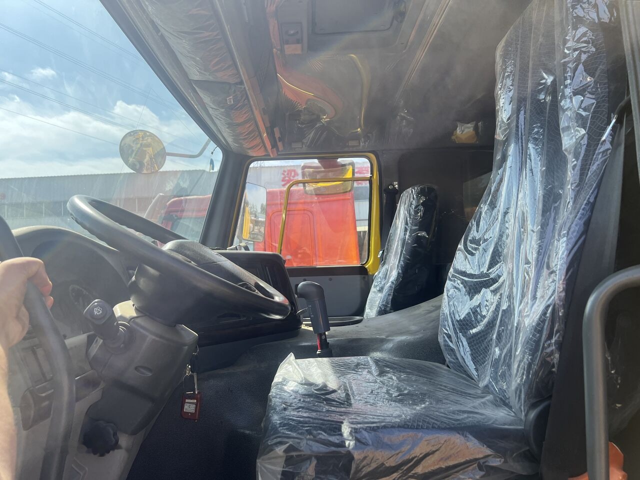 Sinotruk HOWO 4*2 Dump truck - Camion benne: photos 3 Sinotruk HOWO 4*2 Dump truck - Camion benne: photos 3