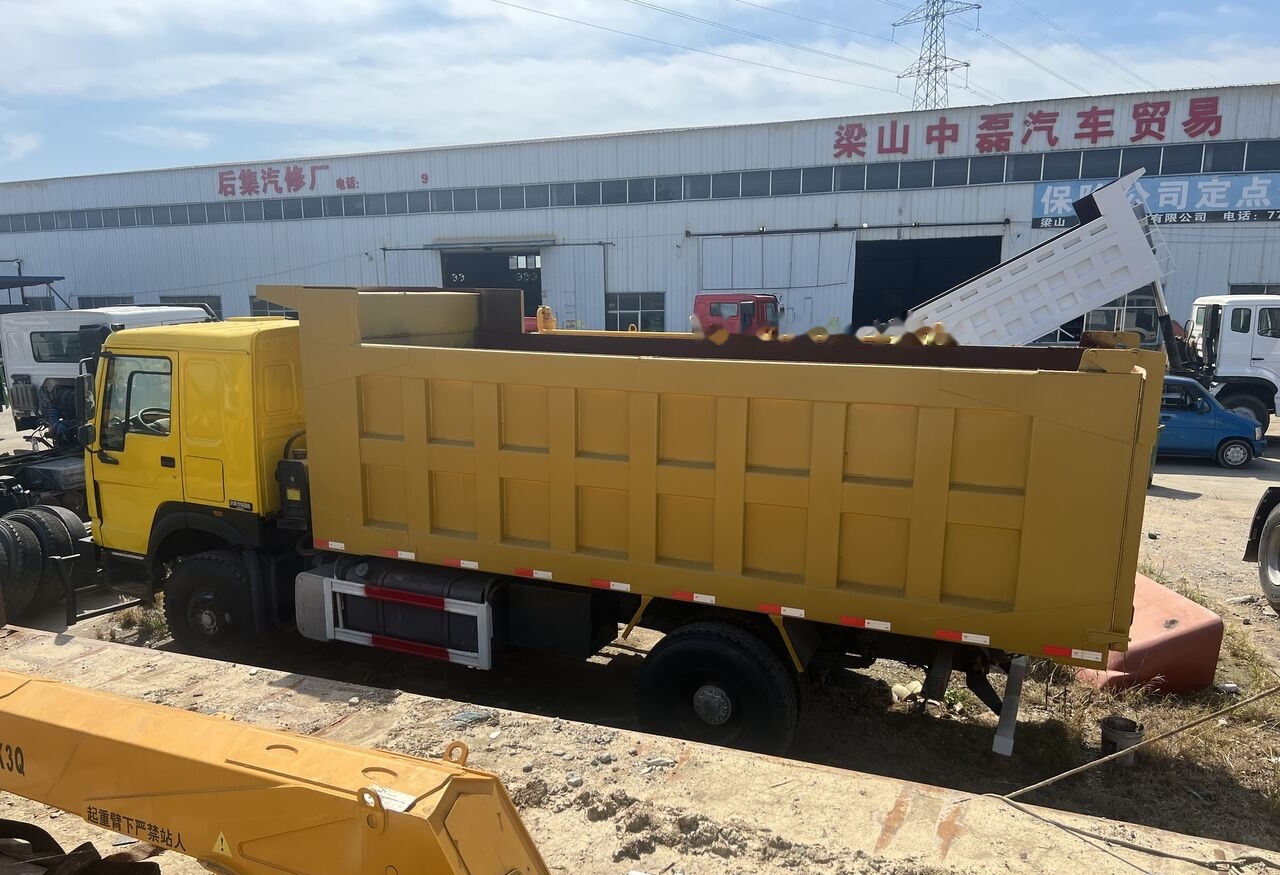 Sinotruk HOWO 4*2 Dump truck - Camion benne: photos 1 Sinotruk HOWO 4*2 Dump truck - Camion benne: photos 1
