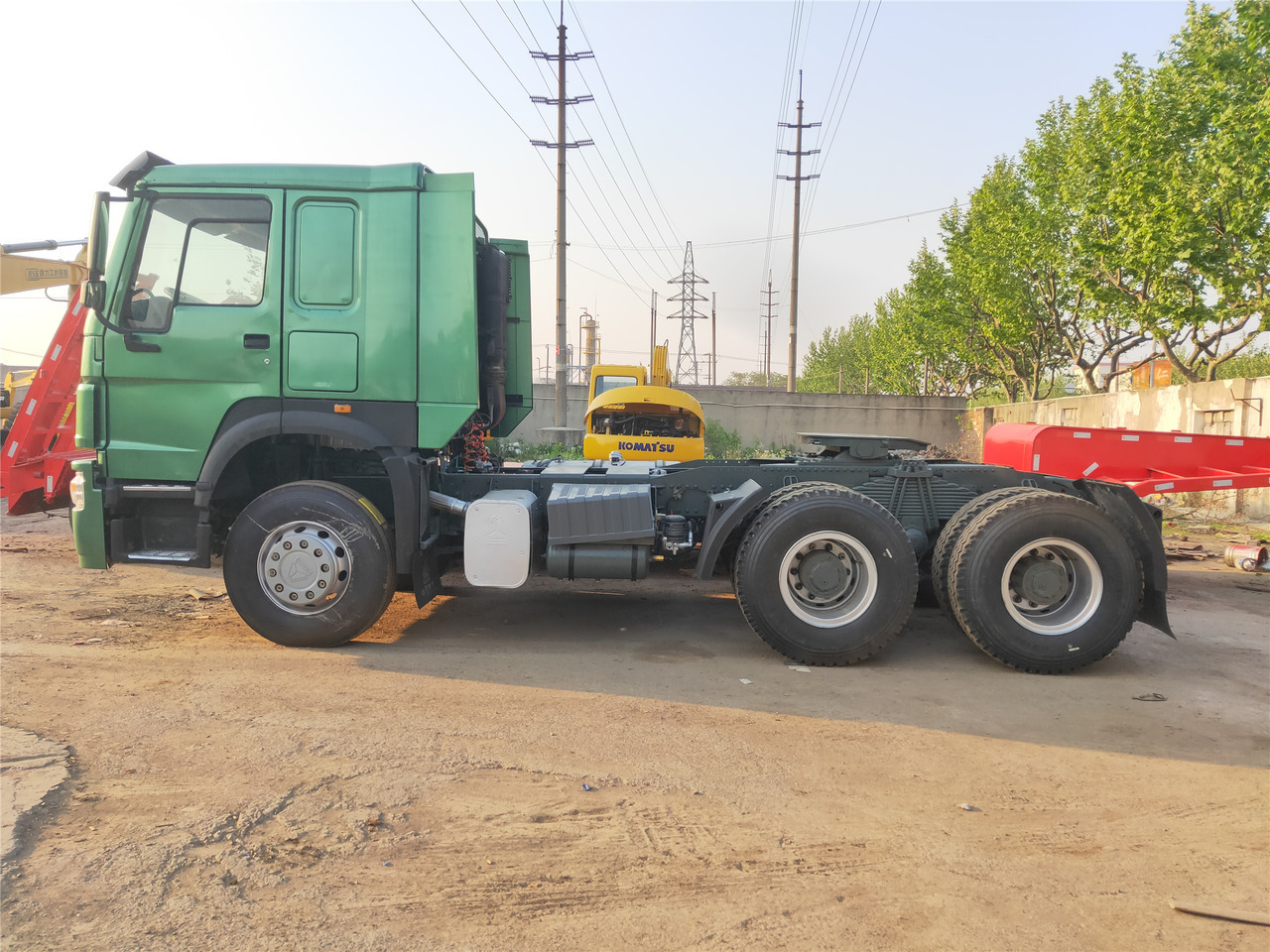 Sinotruk HOWO 420 tractor - Mini tombereau: photos 5 Sinotruk HOWO 420 tractor - Mini tombereau: photos 5