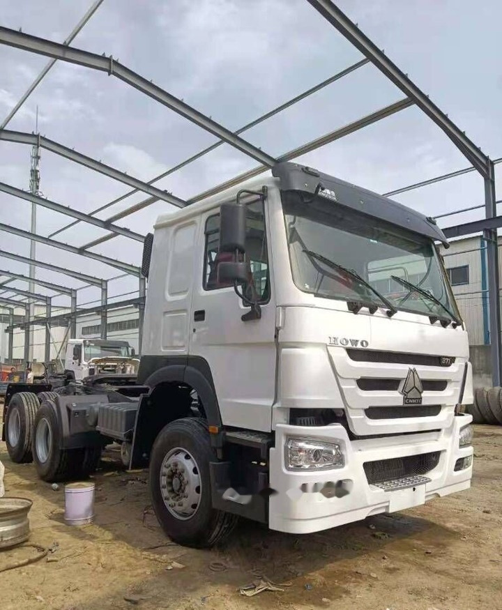 Sinotruk HOWO 6*4 Tractor - Camion porte-conteneur/ Caisse mobile: photos 3 Sinotruk HOWO 6*4 Tractor - Camion porte-conteneur/ Caisse mobile: photos 3