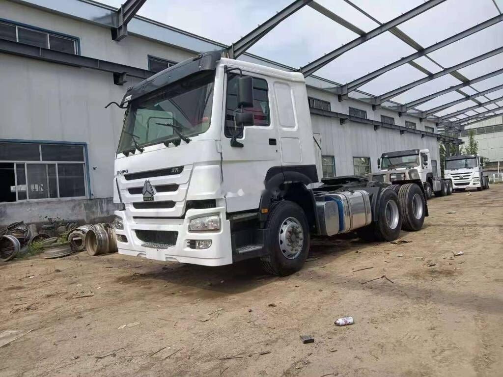 Sinotruk HOWO 6*4 Tractor - Camion porte-conteneur/ Caisse mobile: photos 1 Sinotruk HOWO 6*4 Tractor - Camion porte-conteneur/ Caisse mobile: photos 1