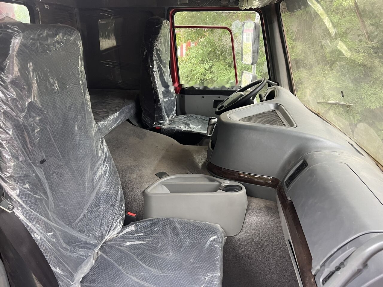 Sinotruk HOWO 8*4 Dump truck - Camion benne: photos 5 Sinotruk HOWO 8*4 Dump truck - Camion benne: photos 5