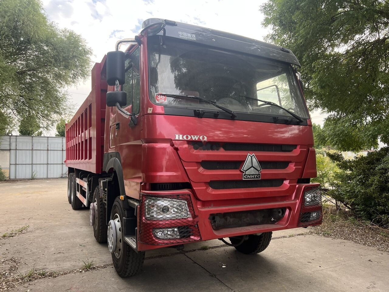 Sinotruk HOWO 8*4 Dump truck - Camion benne: photos 1 Sinotruk HOWO 8*4 Dump truck - Camion benne: photos 1