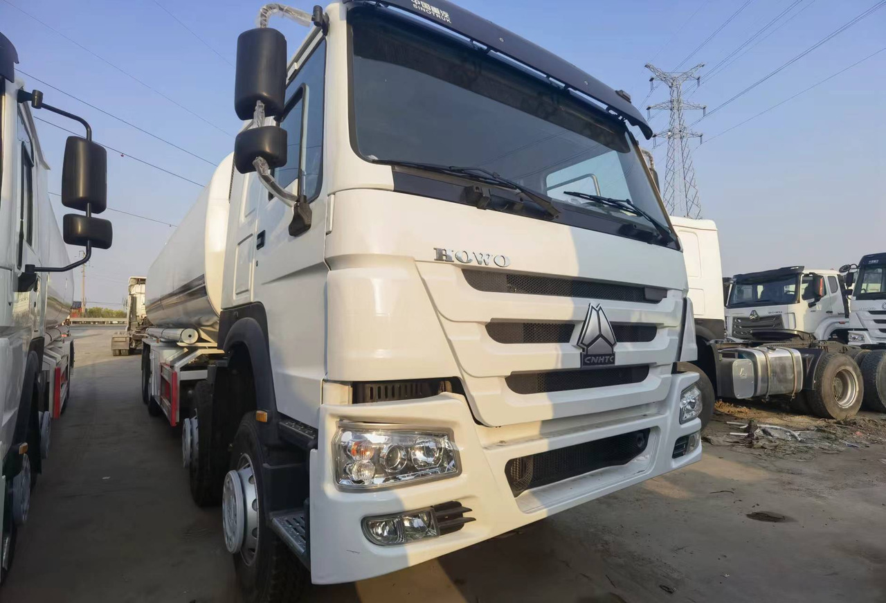 Camion citerne Sinotruk HOWO 8*4 Tank truck: photos 8 Camion citerne Sinotruk HOWO 8*4 Tank truck: photos 8