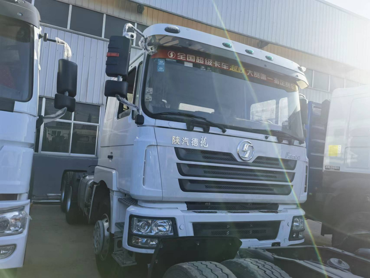 Shacman F3000 6*4 Tractor - Tracteur routier: photos 1 Shacman F3000 6*4 Tractor - Tracteur routier: photos 1