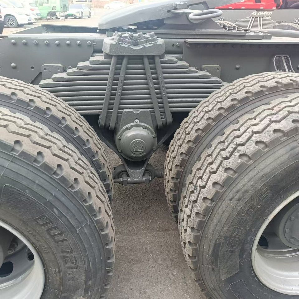 Tracteur routier Sinotruk HOWO 371 6*4 Tractor: photos 9 Tracteur routier Sinotruk HOWO 371 6*4 Tractor: photos 9