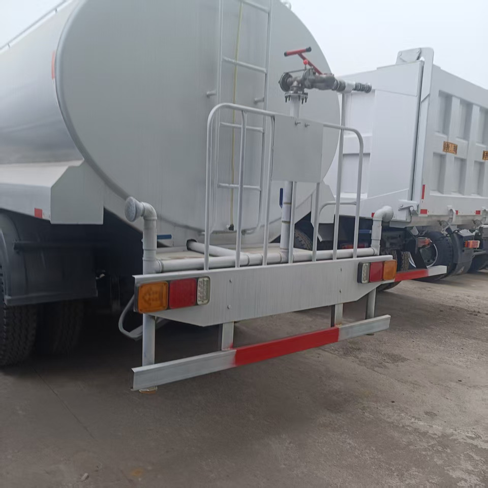 Sinotruk HOWO 375 6*4 Sprinkler - Véhicule de voirie/ Spécial: photos 2 Sinotruk HOWO 375 6*4 Sprinkler - Véhicule de voirie/ Spécial: photos 2