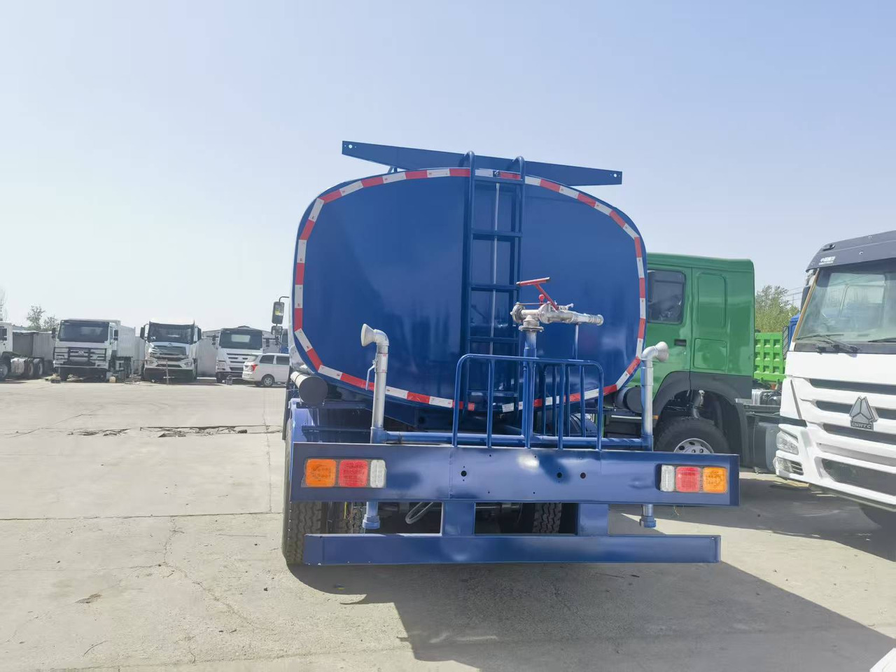 Sinotruk HOWO 6*4 Sprinkler - Véhicule de voirie/ Spécial: photos 5 Sinotruk HOWO 6*4 Sprinkler - Véhicule de voirie/ Spécial: photos 5