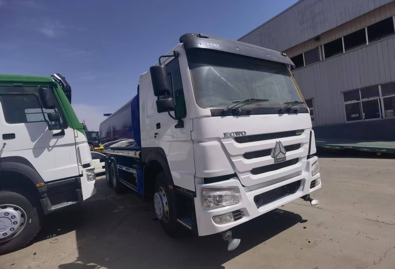 Sinotruk HOWO 6*4 Sprinkler - Véhicule de voirie/ Spécial: photos 3 Sinotruk HOWO 6*4 Sprinkler - Véhicule de voirie/ Spécial: photos 3