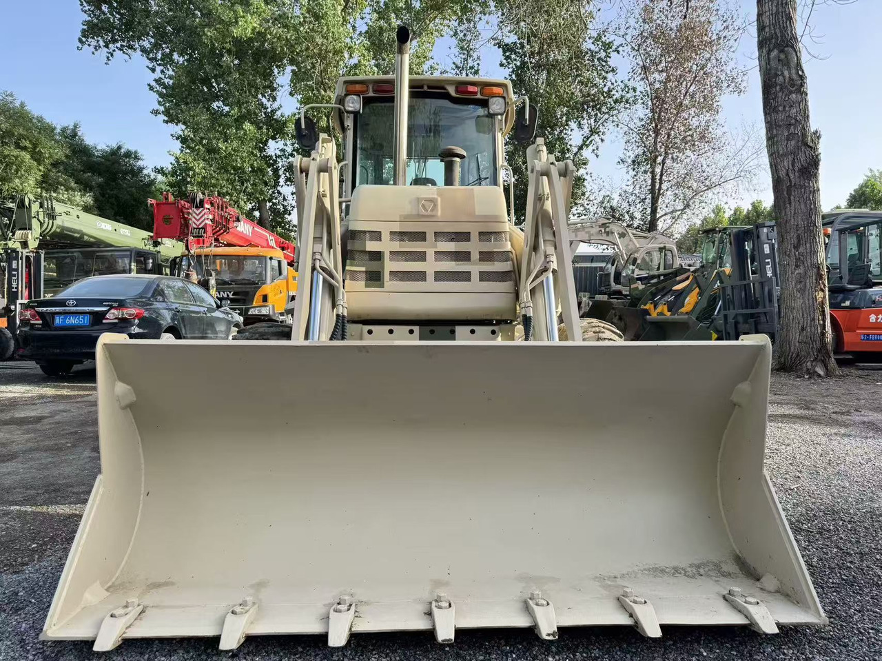 XCMG XC870T - Tractopelle: photos 3 XCMG XC870T - Tractopelle: photos 3