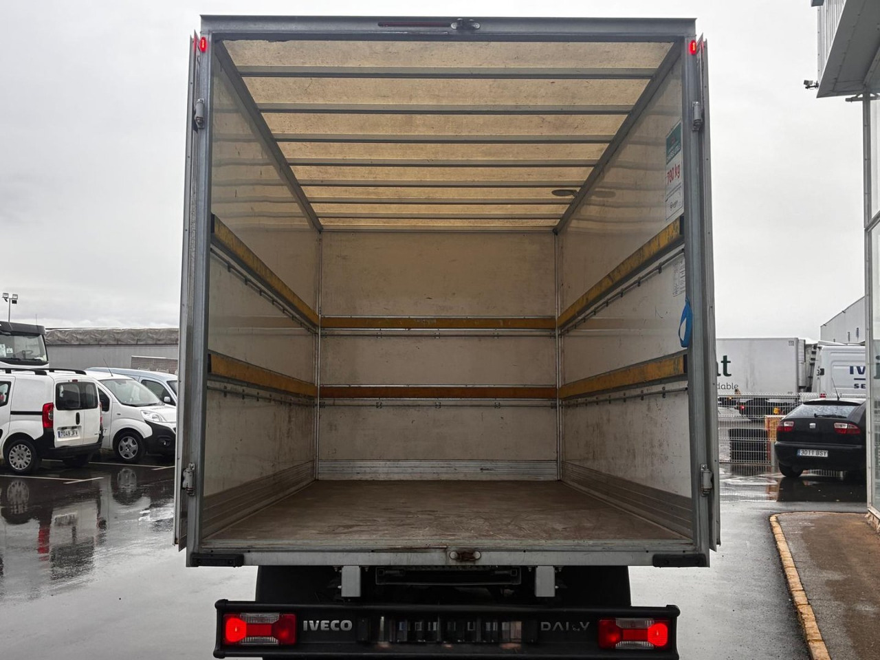 Caja cerrada IVECO 35C16 20m3 con puertas traseras - Fourgon: photos 5 Caja cerrada IVECO 35C16 20m3 con puertas traseras - Fourgon: photos 5