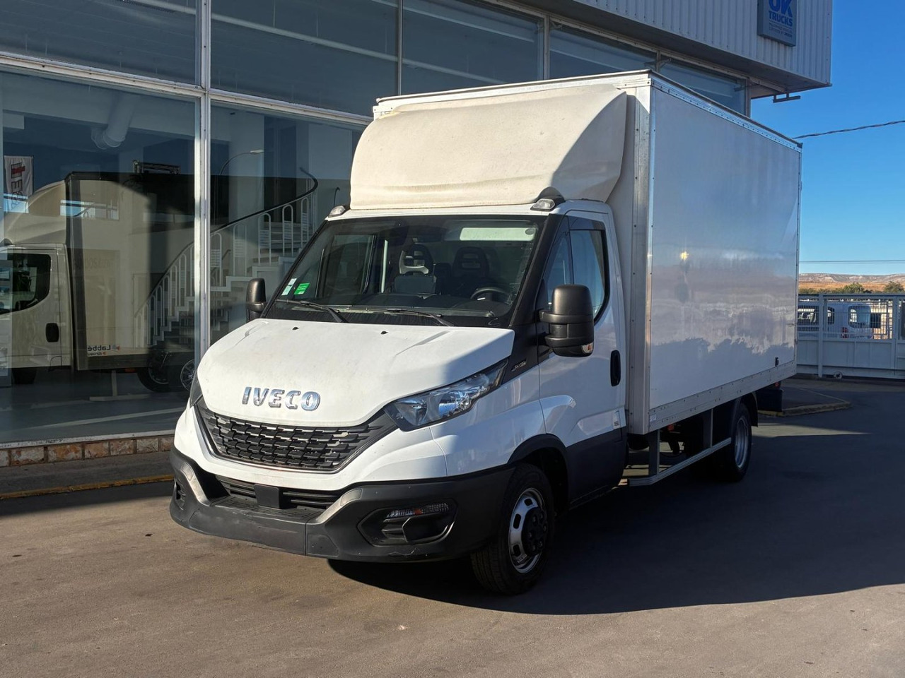 Caja cerrada IVECO 35C16 20m3 con puertas traseras - Fourgon: photos 1 Caja cerrada IVECO 35C16 20m3 con puertas traseras - Fourgon: photos 1