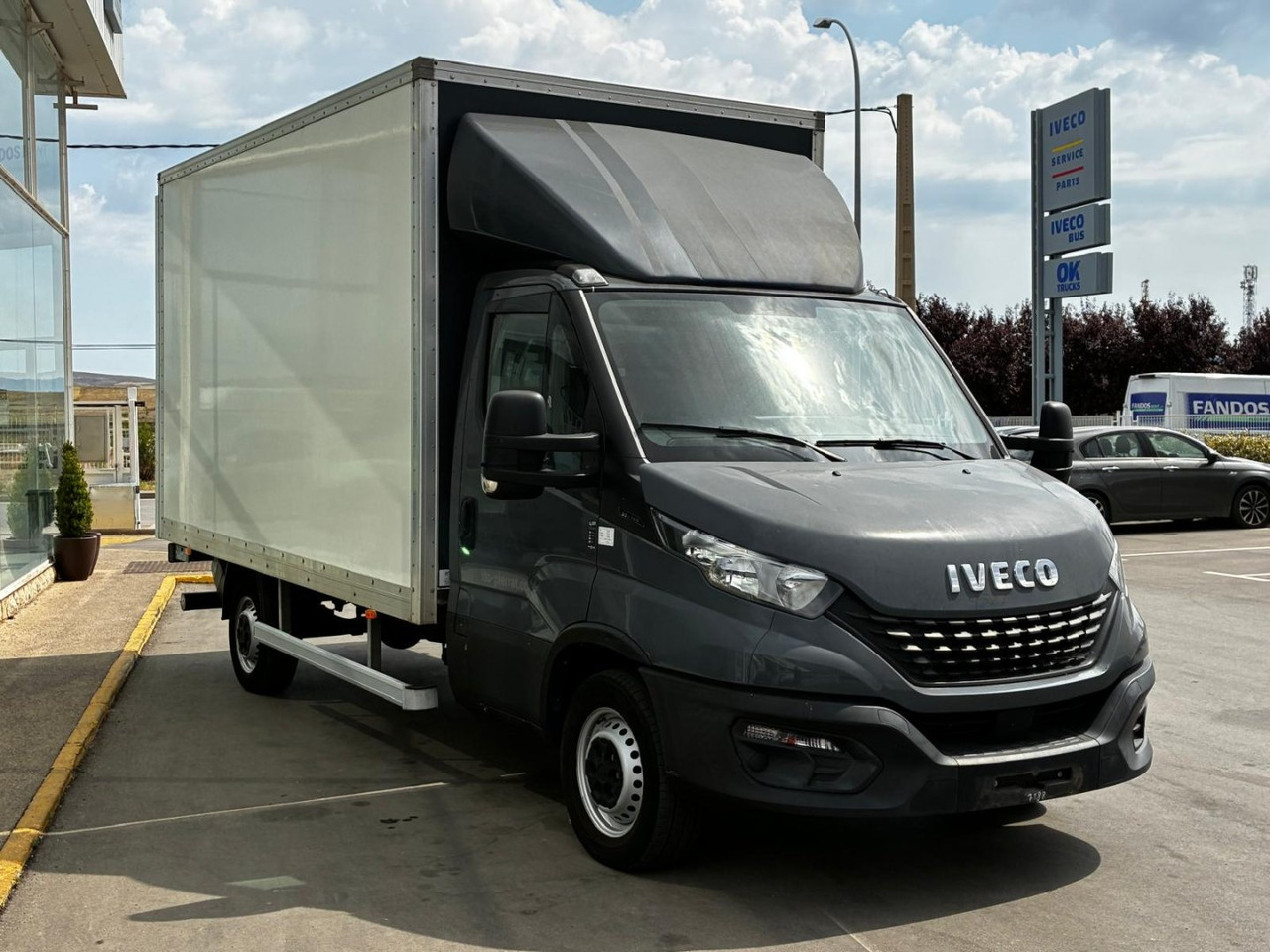 Caja cerrada con plataforma elevadora IVECO 35C16 20m3 - Fourgon: photos 3 Caja cerrada con plataforma elevadora IVECO 35C16 20m3 - Fourgon: photos 3