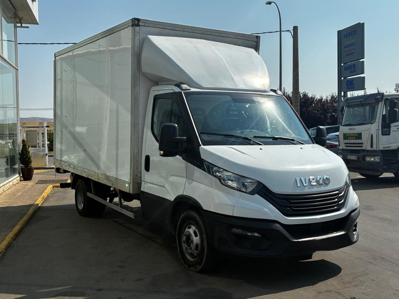 Caja cerrada con plataforma elevadora IVECO 35C16 3.0 20m3 - Fourgon: photos 3 Caja cerrada con plataforma elevadora IVECO 35C16 3.0 20m3 - Fourgon: photos 3