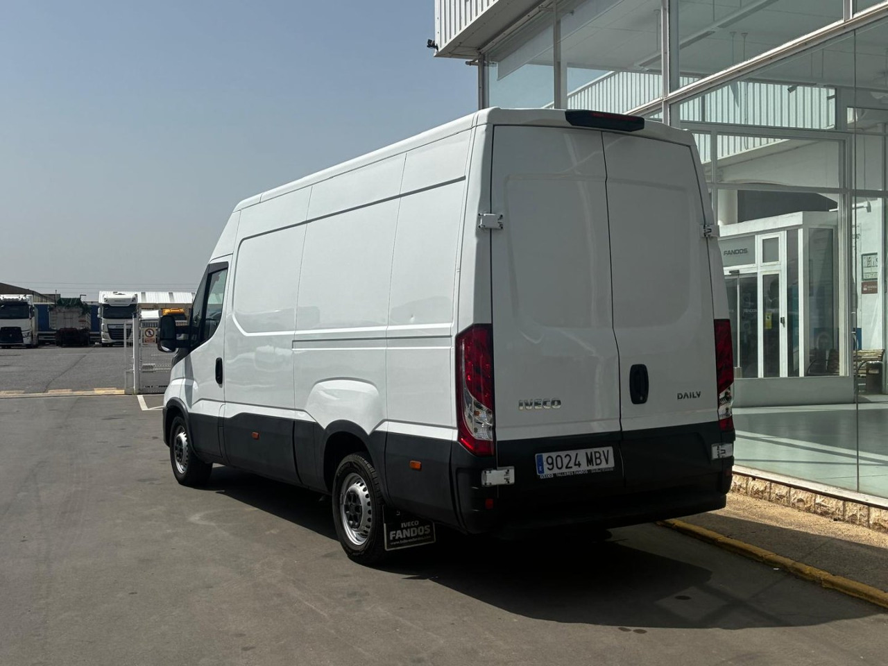 Furgón IVECO 35S14 V 12m3 - Fourgon utilitaire: photos 4 Furgón IVECO 35S14 V 12m3 - Fourgon utilitaire: photos 4