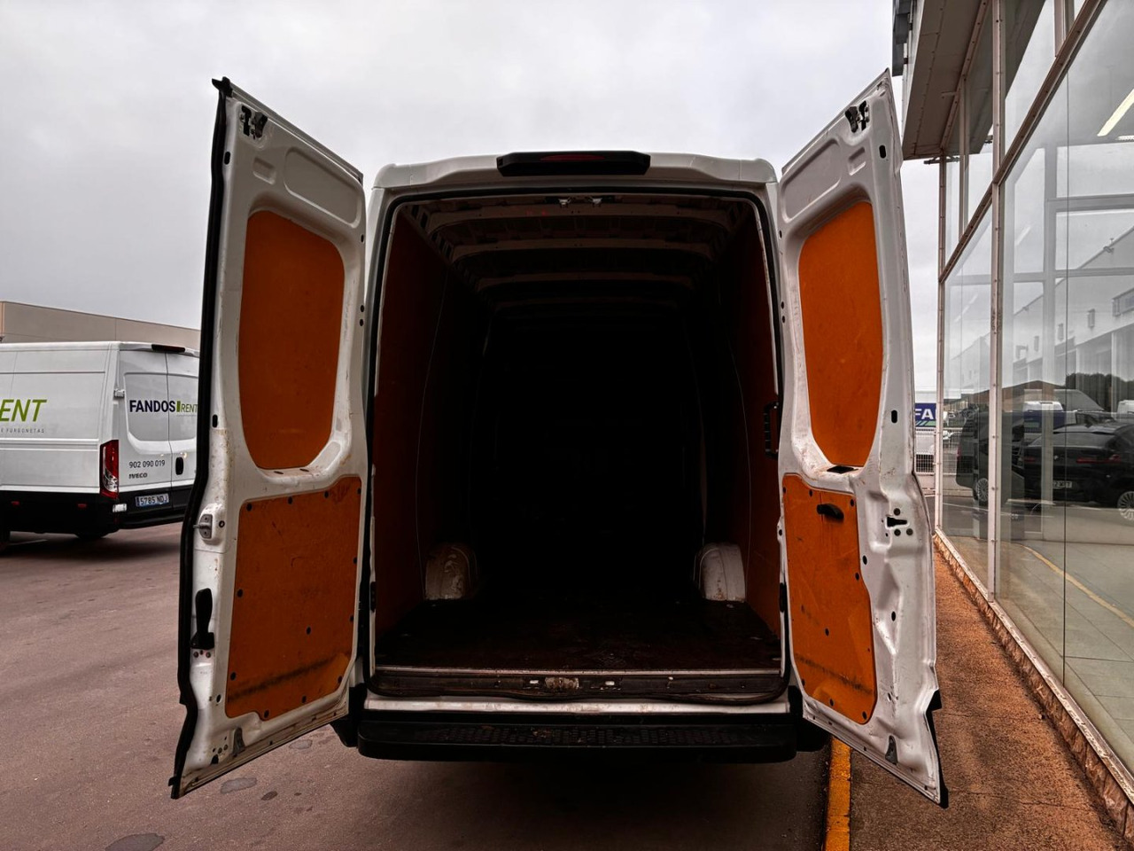 Furgón IVECO 35S14 V 16m3 - Fourgon utilitaire: photos 5 Furgón IVECO 35S14 V 16m3 - Fourgon utilitaire: photos 5