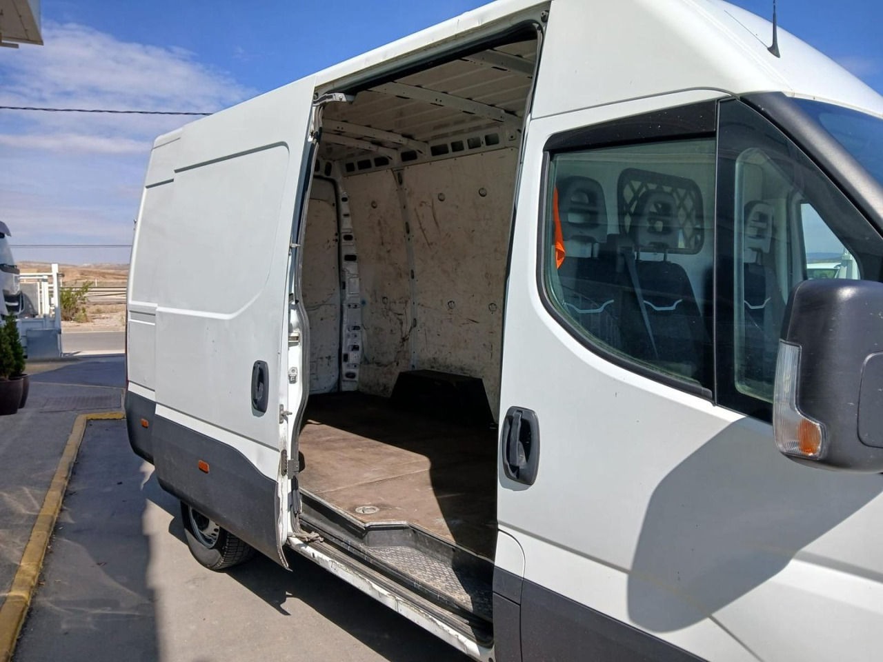 Fourgon utilitaire Furgón IVECO 35S16 V 12m3: photos 7