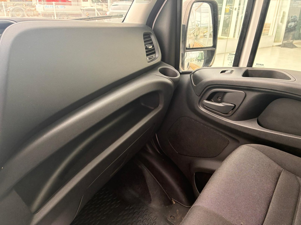 Fourgon utilitaire Furgón IVECO 35S16 V 16m3: photos 12 Fourgon utilitaire Furgón IVECO 35S16 V 16m3: photos 12