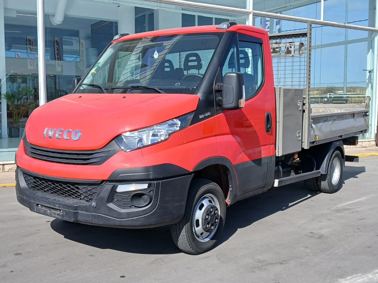 Volquete/Dumper IVECO 35C12 CAJA BASCULANTE - Véhicule utilitaire benne: photos 1 Volquete/Dumper IVECO 35C12 CAJA BASCULANTE - Véhicule utilitaire benne: photos 1