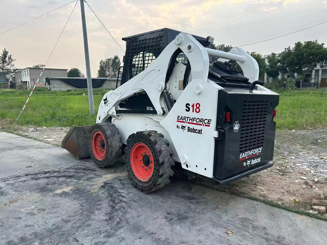 BOBCAT S18 - Mini chargeuse: photos 1 BOBCAT S18 - Mini chargeuse: photos 1