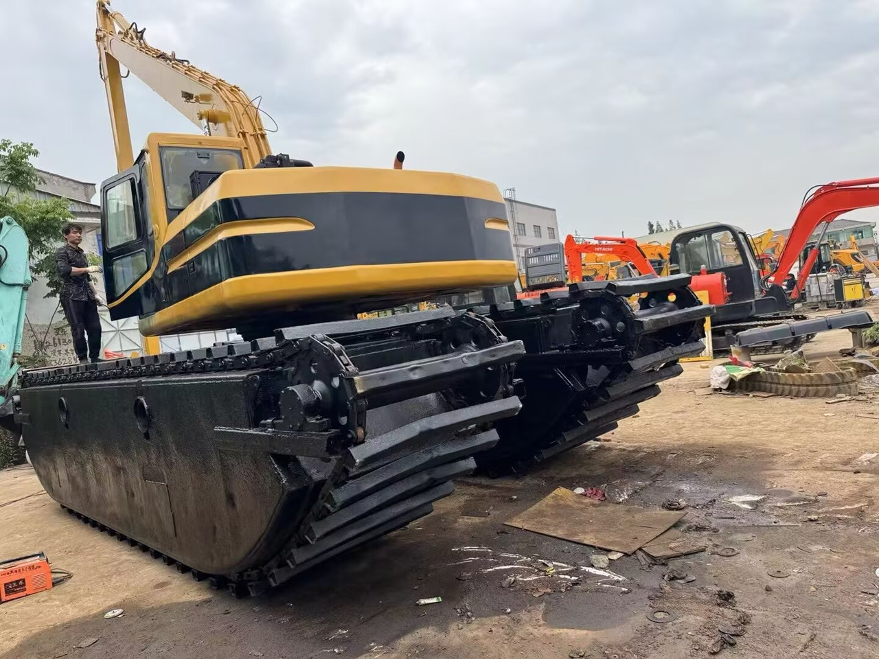 CAT 320 BL dredger 320 CL dredge - Excavatrice amphibie: photos 1 CAT 320 BL dredger 320 CL dredge - Excavatrice amphibie: photos 1