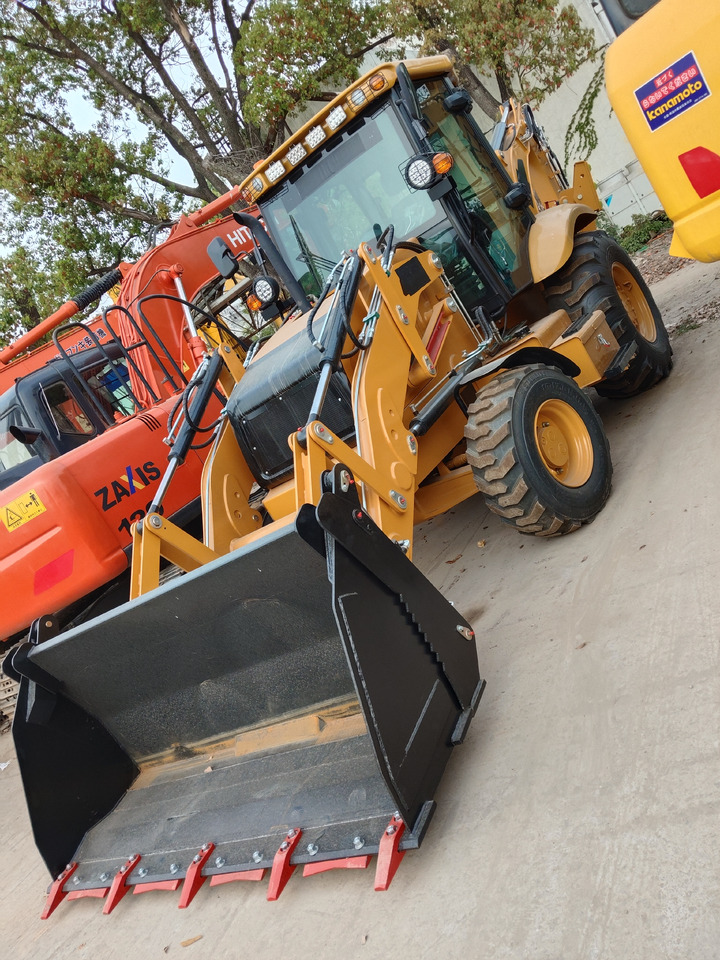 CAT 420F - Tractopelle: photos 2 CAT 420F - Tractopelle: photos 2