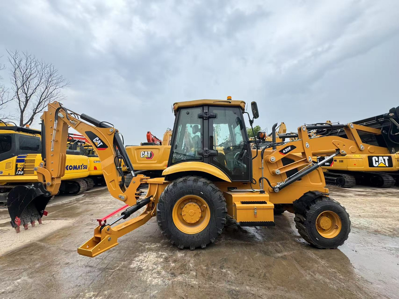 CAT 420F - Tractopelle: photos 1 CAT 420F - Tractopelle: photos 1