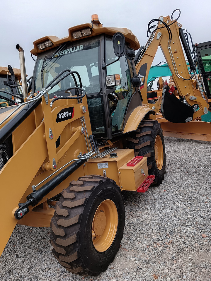 CAT 420F2 - Tractopelle: photos 3 CAT 420F2 - Tractopelle: photos 3