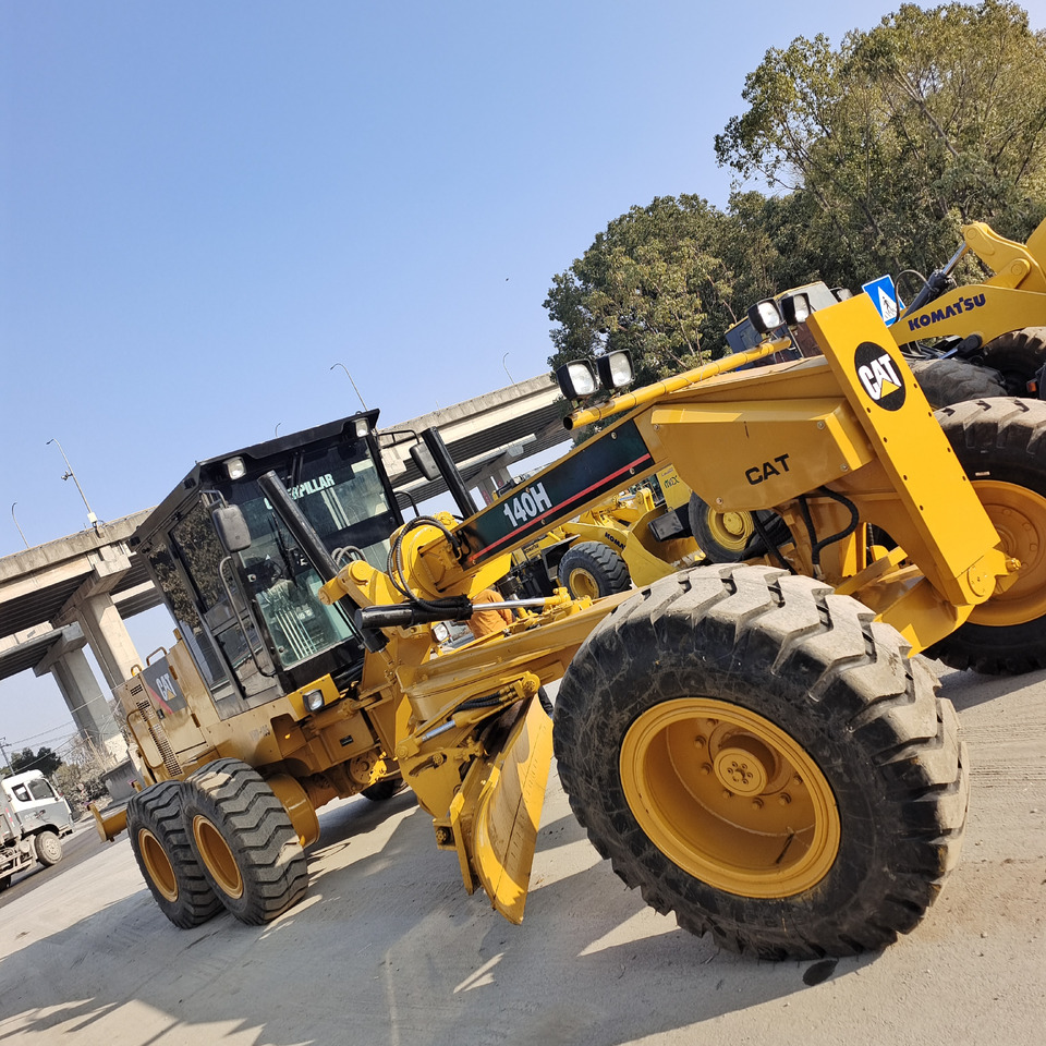 CATERPILLAR 140H CAT 140K 140G - Niveleuse: photos 1 CATERPILLAR 140H CAT 140K 140G - Niveleuse: photos 1