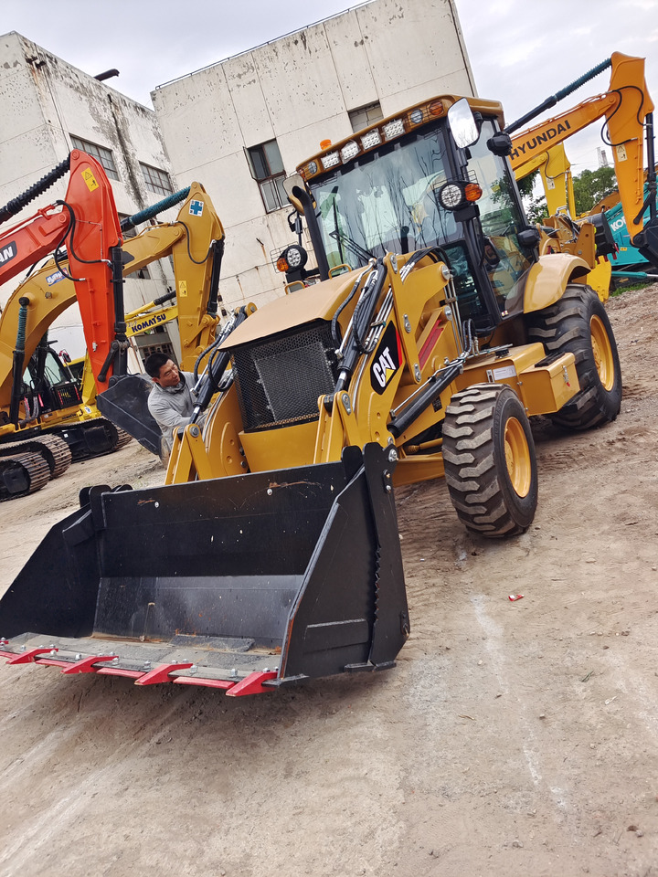 CATERPILLAR 420F BRAND NEW - Tractopelle: photos 3 CATERPILLAR 420F BRAND NEW - Tractopelle: photos 3