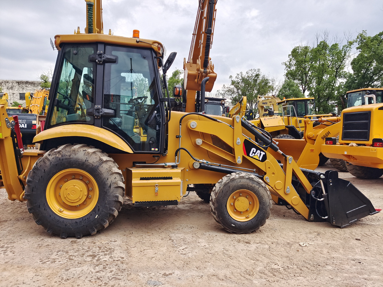 CATERPILLAR 420F BRAND NEW - Tractopelle: photos 1 CATERPILLAR 420F BRAND NEW - Tractopelle: photos 1