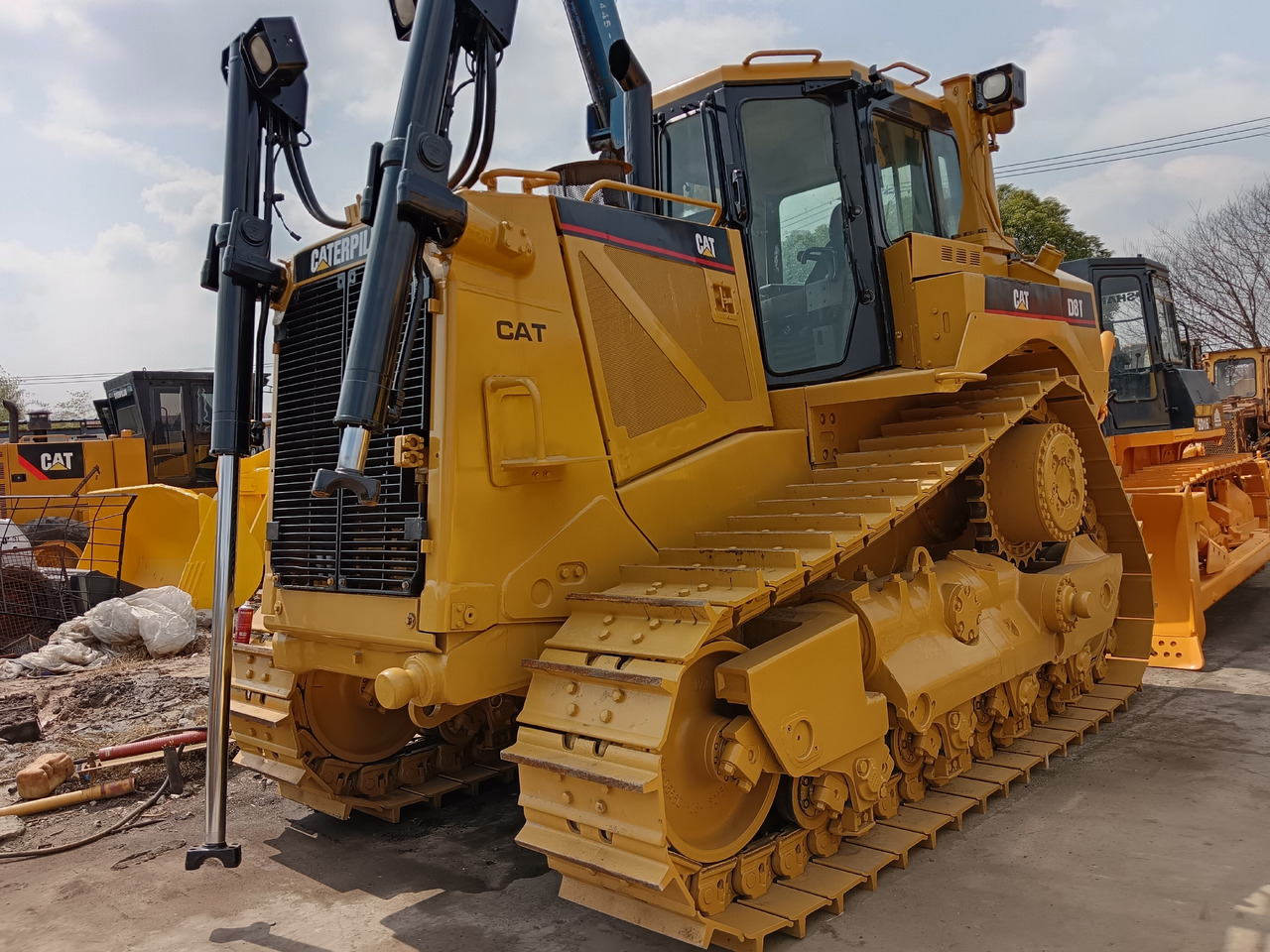 CATERPILLAR D8T CAT D 8 T D8R - Bulldozer: photos 1 CATERPILLAR D8T CAT D 8 T D8R - Bulldozer: photos 1
