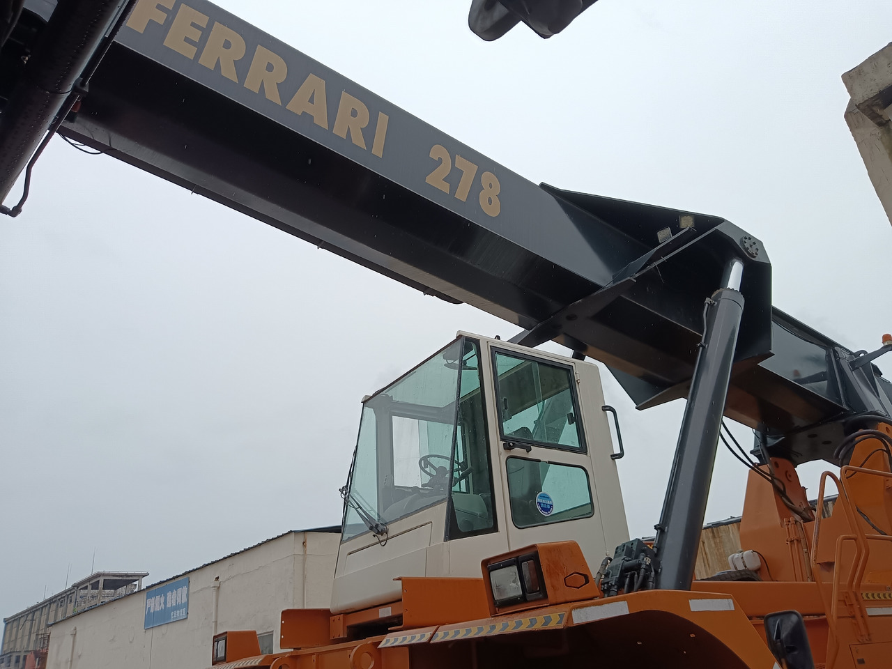 CVS FERRARRI F278 - Reach stacker: photos 3 CVS FERRARRI F278 - Reach stacker: photos 3