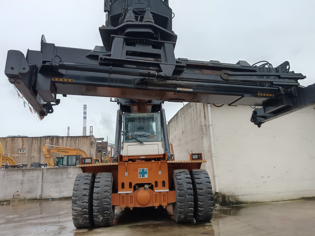 CVS FERRARRI F278 - Reach stacker: photos 1 CVS FERRARRI F278 - Reach stacker: photos 1