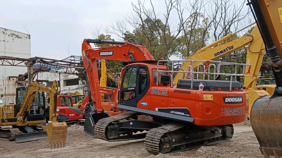 DOOSAN DX225 LC - Pelle sur chenille: photos 2 DOOSAN DX225 LC - Pelle sur chenille: photos 2