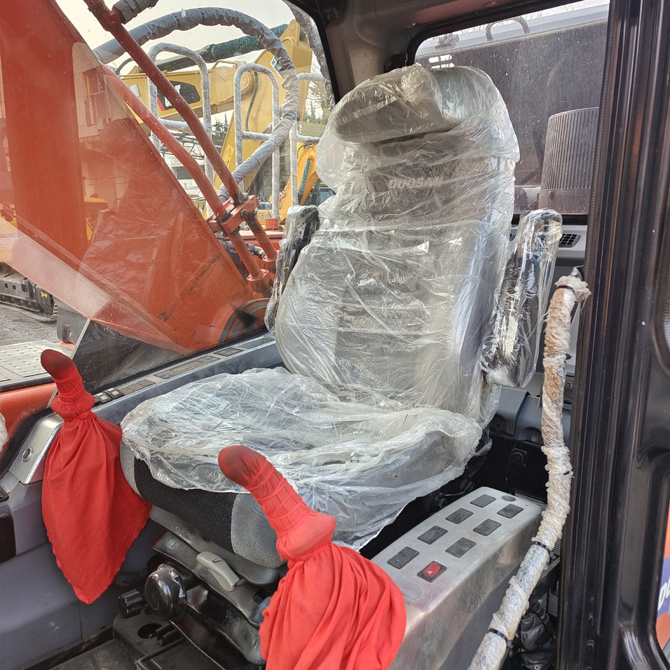 DOOSAN DX300LC-9C Doosan DX 300 LC - 9 C - Pelle sur chenille: photos 3 DOOSAN DX300LC-9C Doosan DX 300 LC - 9 C - Pelle sur chenille: photos 3