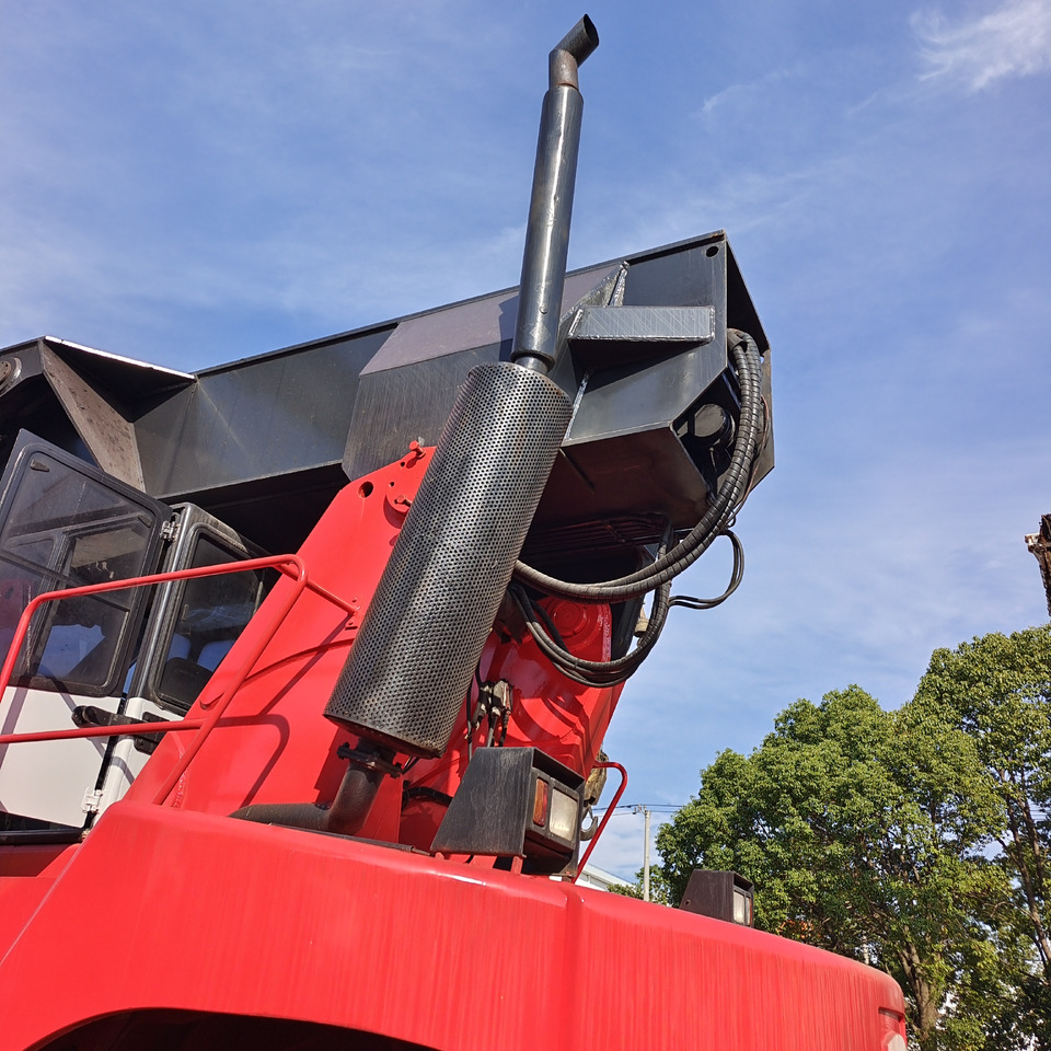 FANTUZZI CS 45 KMHD 45 TON CONTAINER REACH CRANE - Reach stacker: photos 4 FANTUZZI CS 45 KMHD 45 TON CONTAINER REACH CRANE - Reach stacker: photos 4