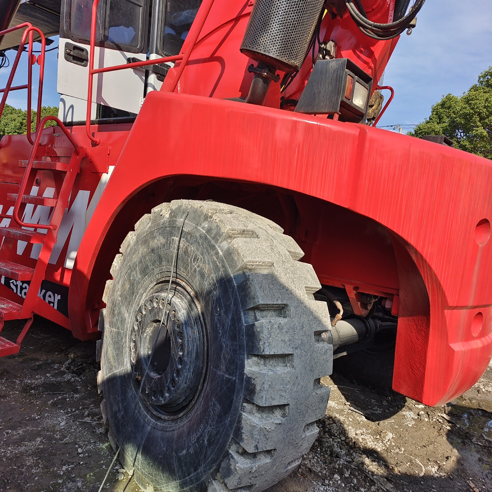 FANTUZZI CS 45 KMHD 45 TON CONTAINER REACH CRANE - Reach stacker: photos 5 FANTUZZI CS 45 KMHD 45 TON CONTAINER REACH CRANE - Reach stacker: photos 5