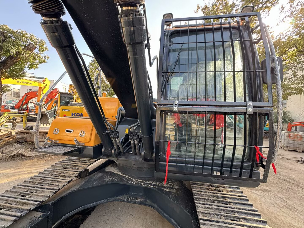 HYUNDAI 220LC - 9S 220LC-9T 305LC-9S 330LC-9S - Pelle sur chenille: photos 2 HYUNDAI 220LC - 9S 220LC-9T 305LC-9S 330LC-9S - Pelle sur chenille: photos 2