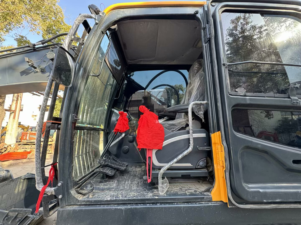 HYUNDAI 220LC - 9S 220LC-9T 305LC-9S 330LC-9S - Pelle sur chenille: photos 3 HYUNDAI 220LC - 9S 220LC-9T 305LC-9S 330LC-9S - Pelle sur chenille: photos 3