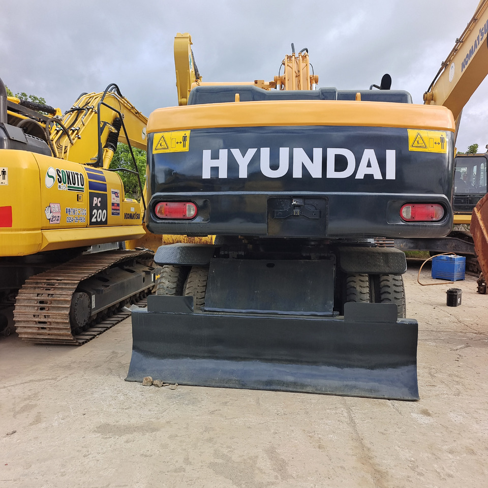 HYUNDAI ROBEX 210W - 9T - Pelle sur pneus: photos 3 HYUNDAI ROBEX 210W - 9T - Pelle sur pneus: photos 3