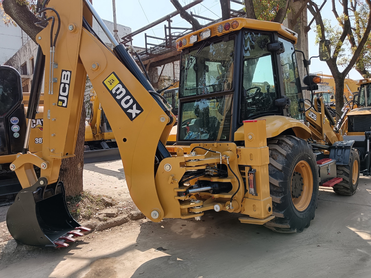 JCB 3CX - Tractopelle: photos 1 JCB 3CX - Tractopelle: photos 1
