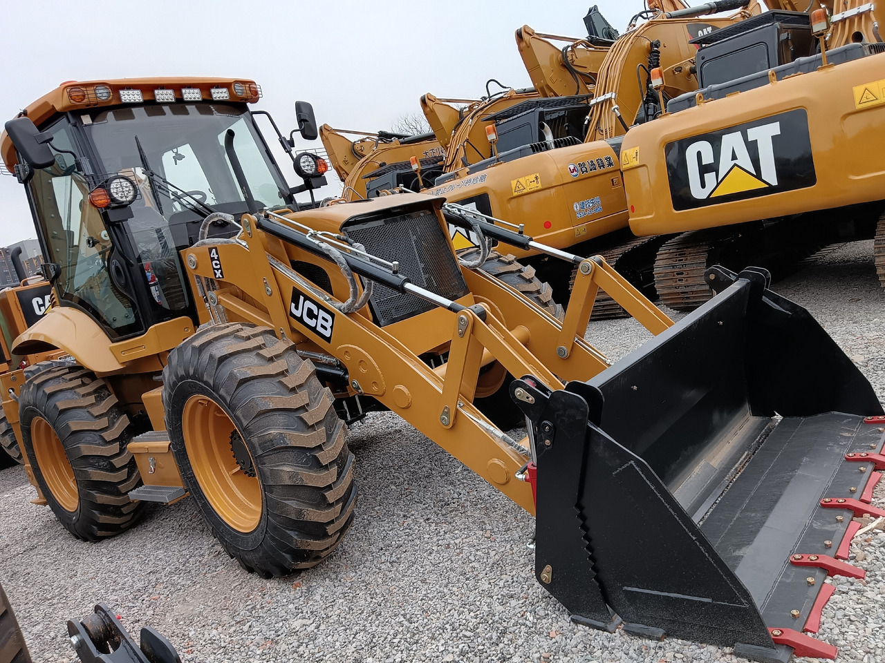 JCB 4CX 4*4 DRIVE - Tractopelle: photos 1 JCB 4CX 4*4 DRIVE - Tractopelle: photos 1