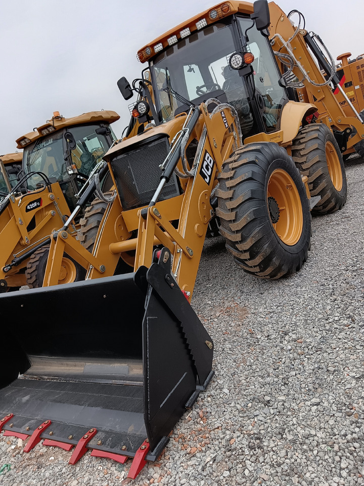 JCB 4CX 4*4 DRIVE - Tractopelle: photos 4 JCB 4CX 4*4 DRIVE - Tractopelle: photos 4