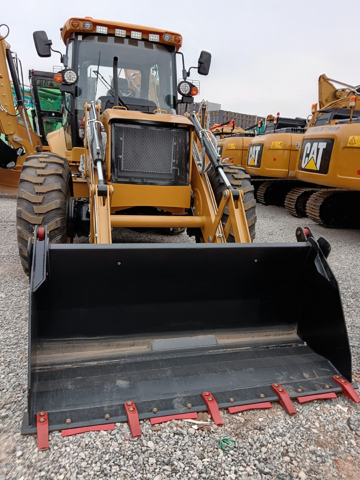 JCB 4CX 4*4 DRIVE - Tractopelle: photos 3 JCB 4CX 4*4 DRIVE - Tractopelle: photos 3