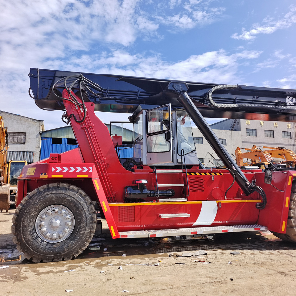 KALMAR DRF 450 - Reach stacker: photos 1 KALMAR DRF 450 - Reach stacker: photos 1