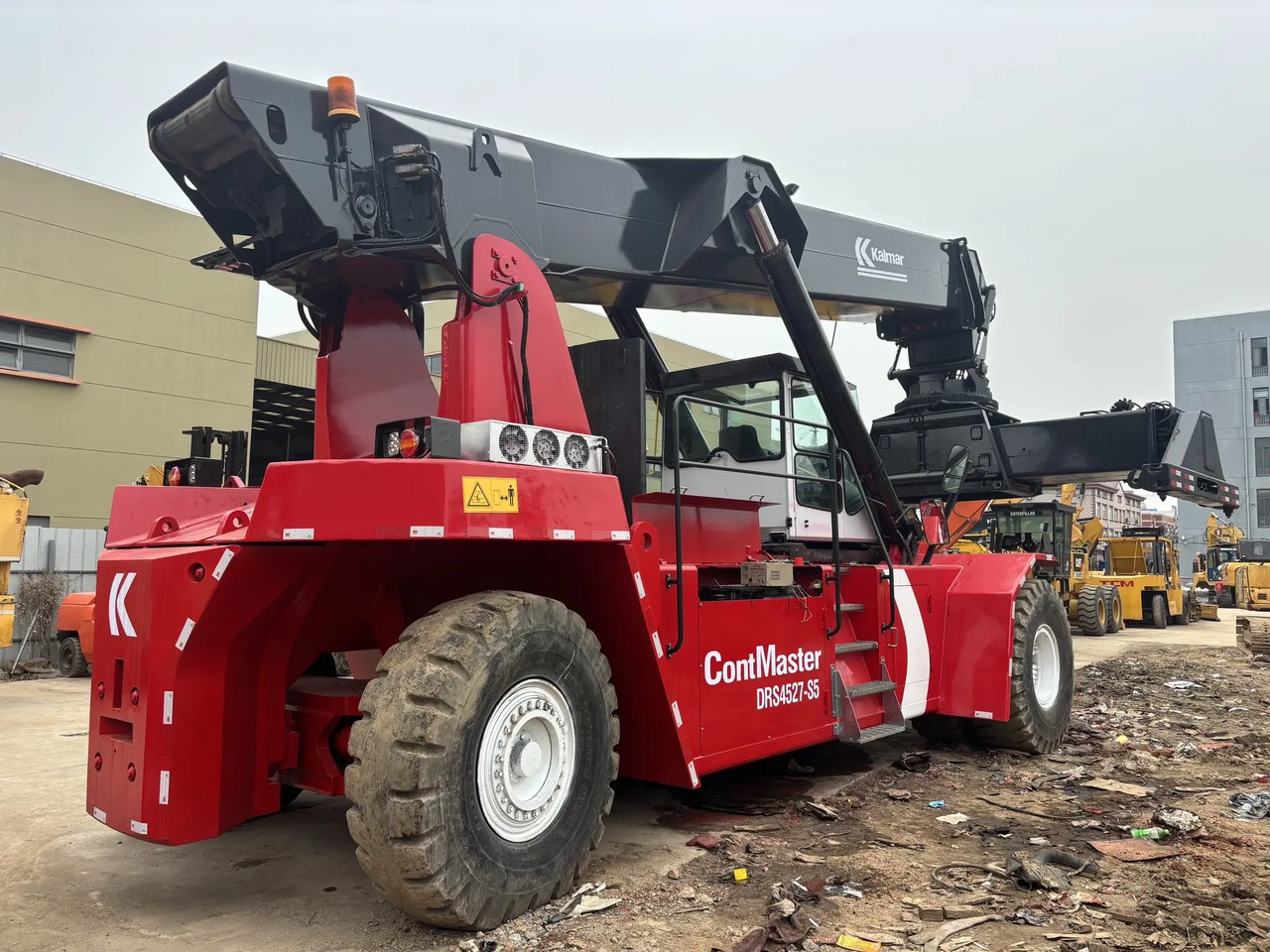 KALMAR DRS 4527 - S5 DRF450 DRT 450 45TON CONTAINER HANDLER - Reach stacker: photos 1 KALMAR DRS 4527 - S5 DRF450 DRT 450 45TON CONTAINER HANDLER - Reach stacker: photos 1