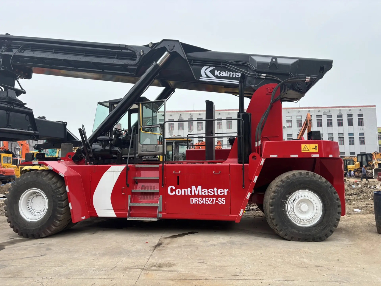 KALMAR DRS4527-S5 - Reach stacker: photos 1 KALMAR DRS4527-S5 - Reach stacker: photos 1