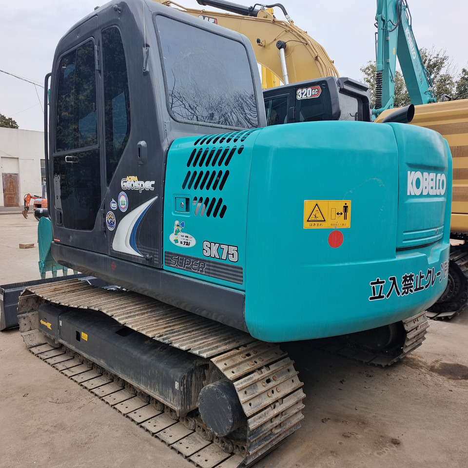 KOBELCO SK75 - Mini pelle: photos 1 KOBELCO SK75 - Mini pelle: photos 1