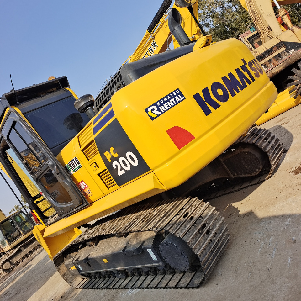 KOMATSU PC200-8N1 - Pelle sur chenille: photos 1 KOMATSU PC200-8N1 - Pelle sur chenille: photos 1